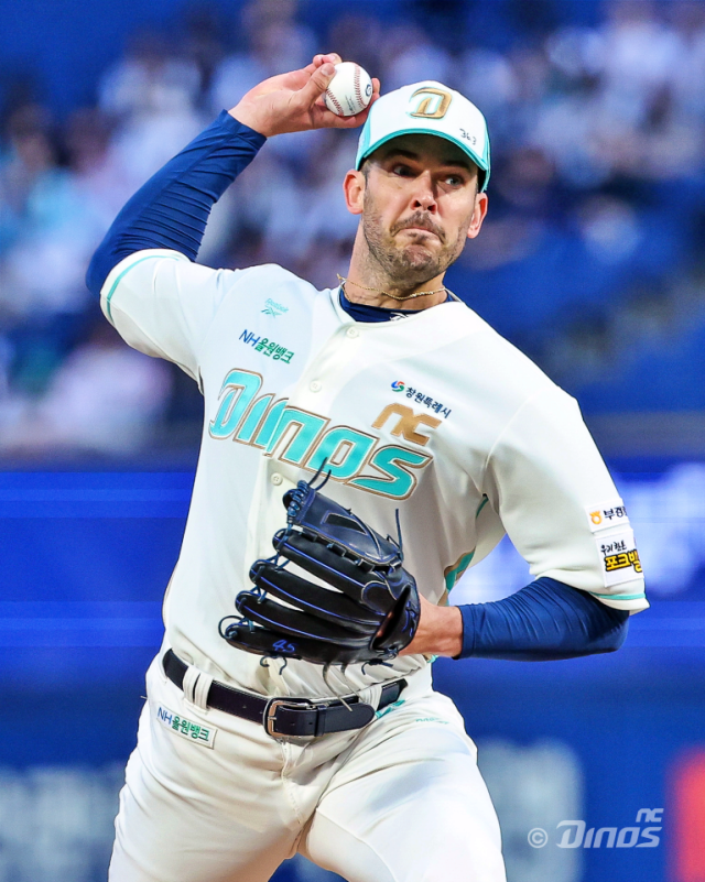 NC 다이노스 선발 드류 버하겐이 2일 창원NC파크에서 열린 롯데 자이언츠와의 3연전 마지막 경기서 공을 던지고 있다./NC 다이노스/