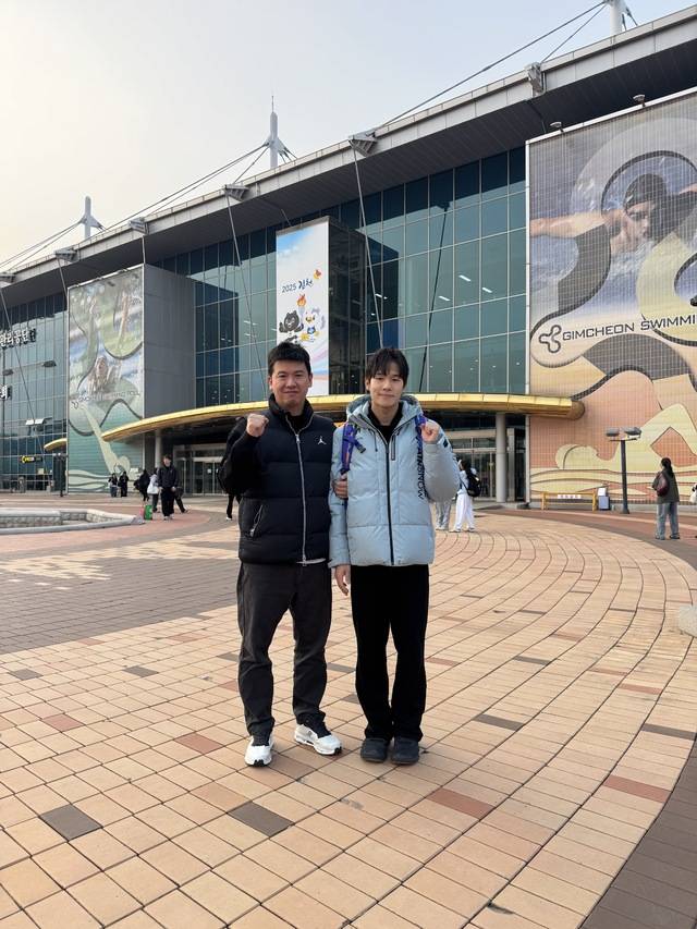 수영의 이우신 코치, 김민섭 선수.(왼쪽부터) 경북체육회 제공