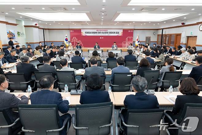강원 강릉시는 2일 김홍규 시장 주재로 비상경제 대응체계 점검을 위한 확대간부회의 개최했다.(강릉시 제공, 재판매 및 DB 금지) 2026.4.2/뉴스1