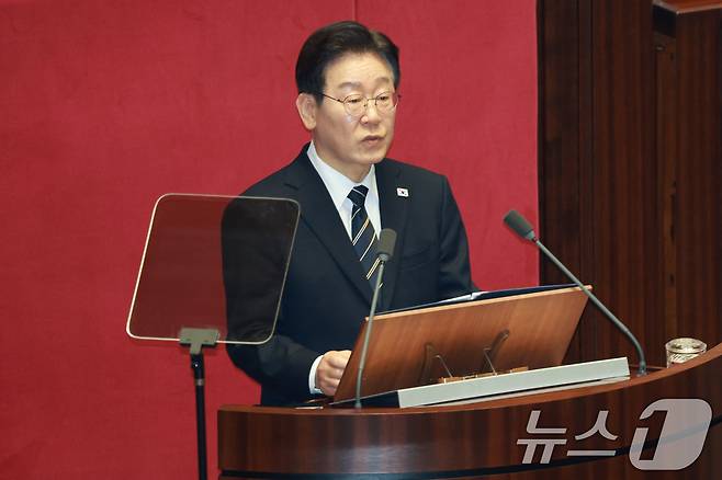 이재명 대통령이 2일 서울 여의도 국회에서 중동 사태 대응을 위한 추가경정예산(추경)안에 대한 시정연설을 하고 있다. 2026.4.2 ⓒ 뉴스1 이재명 기자