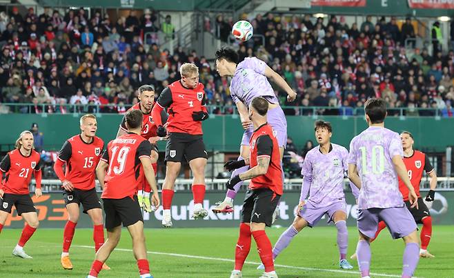 1일 오스트리아 빈 에른스트 하펠 스타디움에서 열린 오스트리아전. 코트디부아르전과 비교해서 선수의 경기 자세 등이 나아졌다는 평가가 나왔다. 사진 | 빈=연합뉴스