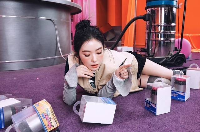 앨범의 10개 트랙을 들으면 극적이면서 짜임새 있는 10화짜리 드라마를 압축해 본 것 같은 다양한 감정과 마주하고 그 안에서 자신을 바라보게 된다. 더 나아가 공감과 위로에까지 닿는다. /SM엔터