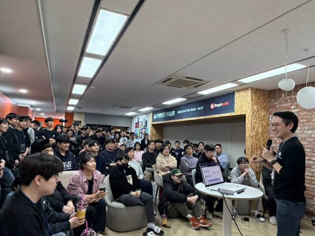 베이글코드 AI First Fair에서 발표하는 김준영 베이글코드 대표이사.