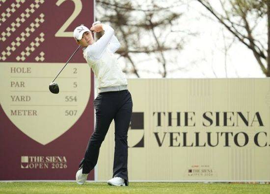 박성현이 더 시에나 오픈 1라운드 2번 홀에서 티샷을 하고 있다. 더 시에나 제공