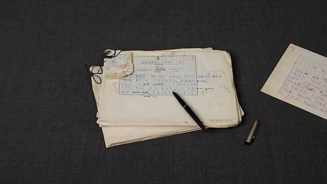 전택부 선생의 친필 원고와 필기구. /양화진기록관 제공