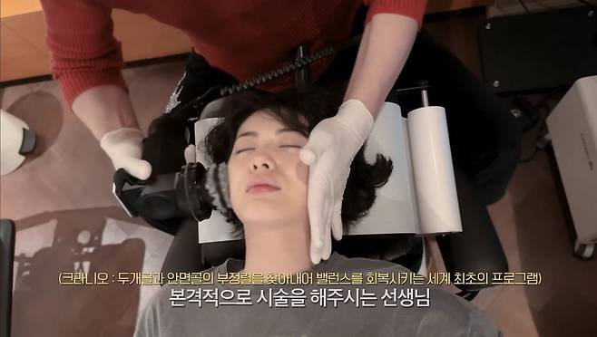 유튜브 〈NA()NA〉