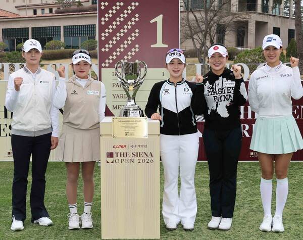 홍정민, 방신실, 서교림, 이예원, 이가영, 박현경, 박민지, 임희정, 배소현, 박혜준, 고지우, 고지원, 김민솔, 이율린 프로 등이 출전하는 한국여자프로골프(KLPGA) 투어 2026시즌 '국내 개막전'인 신설 대회 더 시에나 오픈 2026 공식 포토콜 모습이다. (왼쪽부터) 박성현, 노승희, 임진영, 유현조, 유현주 프로. 사진제공=KLPGA (사진을 무단으로 사용하지 마십시오.)