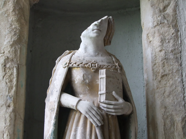 성상 파괴자들에 의해 훼손된 성 마거릿 상. 1980년대 잉글랜드 에식스 카운티의 세인트앤드루스 교회의 수리 과정에서 발견됐다. 중세 말 잉글랜드 대부분의 교회에는 이 같은 성상이 있었지만, 종교개혁 이후 국교회 개혁가들과 청교도 성상 파괴자들에 의해 파괴됐다. 최종원 교수, 도서출판 길 제공