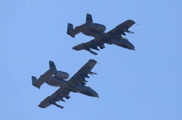 2022년 10월 평택 주한미군 오산공군기지 상공에서 A-10 공격기가 비행하고 있다. 평택=뉴스1