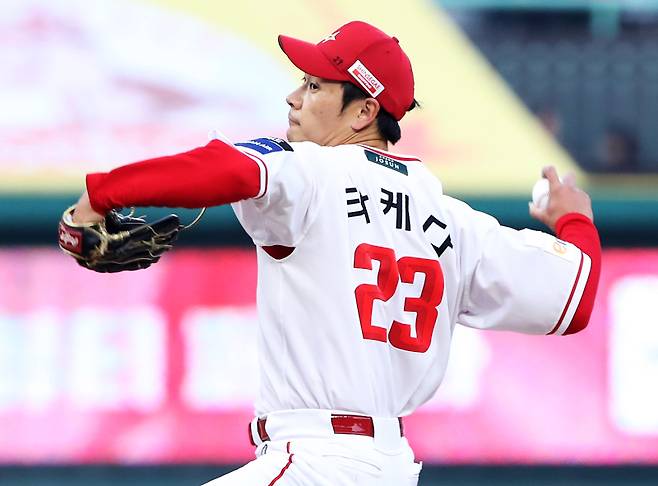 지난 1일 인천 키움전에서 KBO리그 정규시즌 데뷔전을 치른 일본인 아시아쿼터 타케다 쇼타. SSG 제공