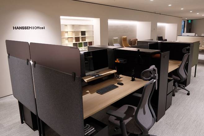 한샘의 플래그십 논현 오피스 가구 전용 쇼룸./제공=한샘