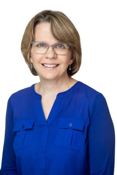 데브라 헨드릭슨은 <아이들이 쉬는 숨>에서 세계를 망가뜨린 것도 어른들이지만, 아이들에게 회복된 세계를 물려줄 이도 어른들이라고 말한다.  흐름출판 제공