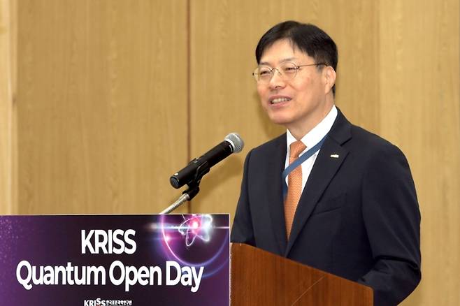 2일 KRISS 대강당에서 열린 ‘KRISS 퀀텀 오픈 데이(Quantum Open Day)’에서 인사말을 전하는 박연규 KRISS 부원장. KRISS