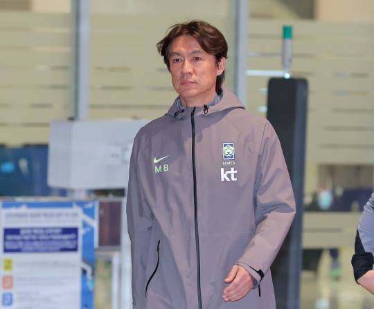 귀국한 축구 국가대표팀 홍명보 감독. / 사진=연합뉴스