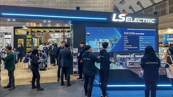 일본 도쿄 빅사이트 ‘스마트 그리드 엑스포 2026’의 LS일렉트릭 전시장. (김경민 기자)