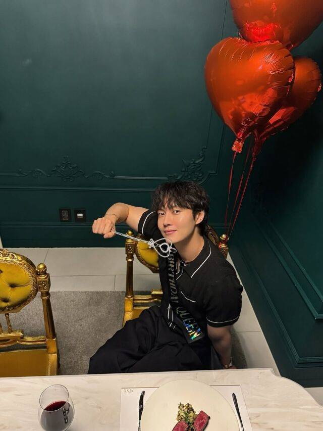 이태리가 결혼 발표 후 과거 SNS에 공개한 게시물이 뒤늦게 화제를 모으고 있다. / 이태리 SNS