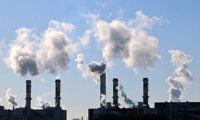 인천 서구 서인천복합화력발전소 굴뚝에서 수증기가 뿜어져 나오고 있다. [연합]
