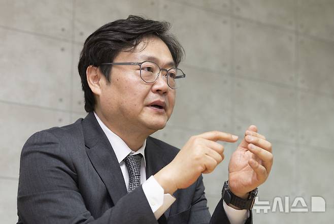 [서울=뉴시스] 김근수 기자 = 백종우 한국자살예방협회장이 1일 서울 중구 뉴시스 본사에서 인터뷰를 하고 있다. 2026.04.01. ks@newsis.com