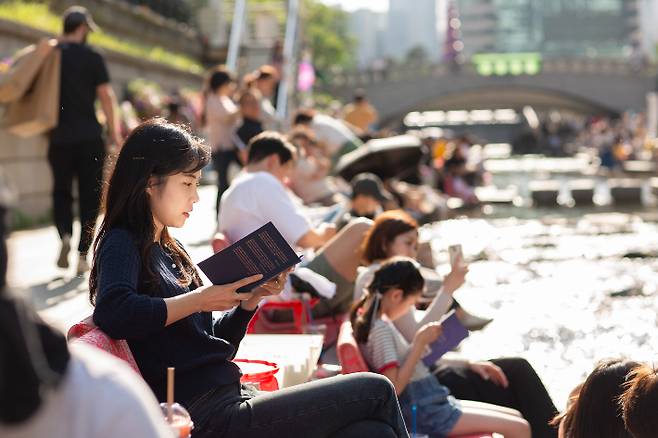 청계천 야외도서관. 서울시 제공