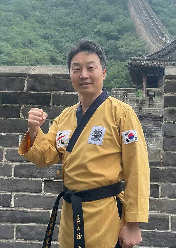 베이징 거용관 만리장성에 선 서원식 박사.