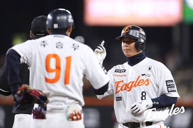 한화 노시환이 1일 대전한화생명볼파크서 열린 KT전서 출루한 뒤 세리머니를 펼치고 있다. 사진제공｜한화 이글스