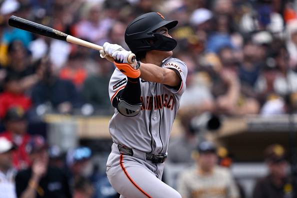 샌프란시스코 이정후가 2일 샌디에이고전에서 2회 배트를 휘두르고 있다. 게티이미지