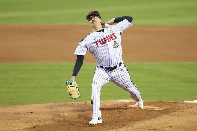 ▲ 6이닝 1실점으로 호투하며 팀의 승리를 이끈 LG 아시아쿼터 외국인 선수 라클란 웰스 ⓒLG트윈스