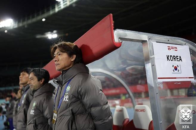 ▲ 북중미 월드컵에는 기존과 다른 특별한 규정이 도입된다. 하이드레이션 브레이크는 전후반 각 22분이 되면 선수들이 약 3분 간 물을 마시며 휴식하는 시간을 갖는다. 감독들이 선수들에게 구체적인 전술 지시를 할 수 있는 시간이기도 하다. ⓒ대한축구협회