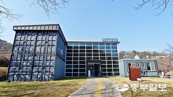 김포평화문화관 전경. 유승혜 여행작가