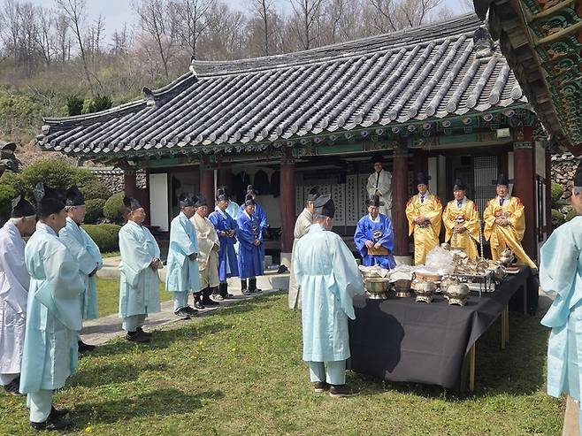 ▲ 3일 오전 포항시 남구 구룡포읍 공당리 광남서원에서 향사를 봉행하고 있다.