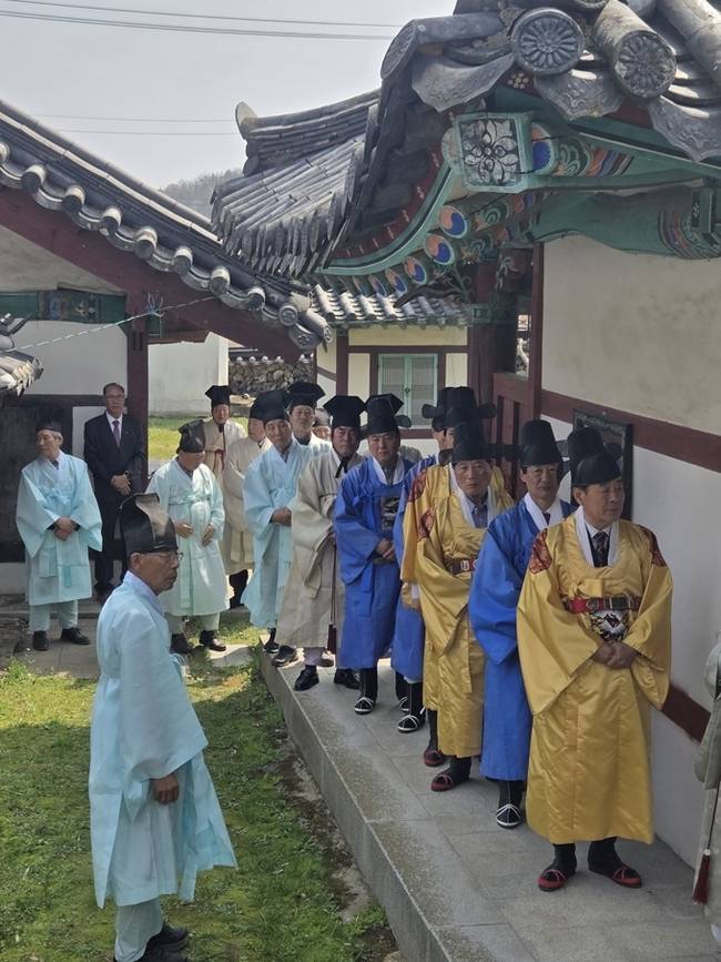 ▲ 3일 오전 포항시 남구 구룡포읍 공당리 광남서원에서 향사를 봉행하고 있다.