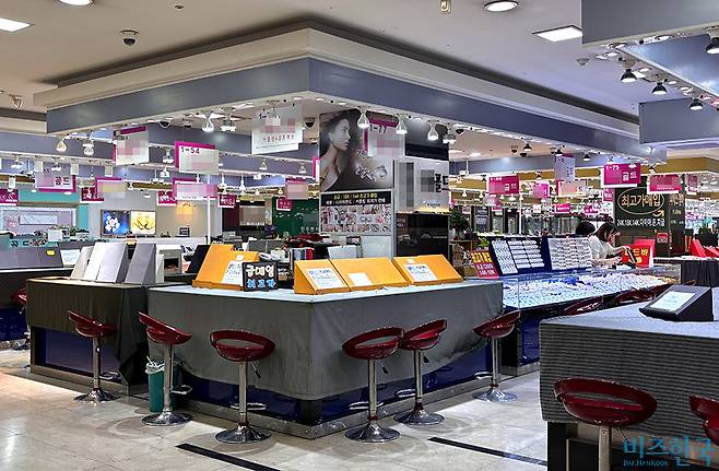 서울 종로구 귀금속거리의 한 상가가 손님 없이 한산한 모습을 보이고 있다. 사진=윤채현 인턴기자