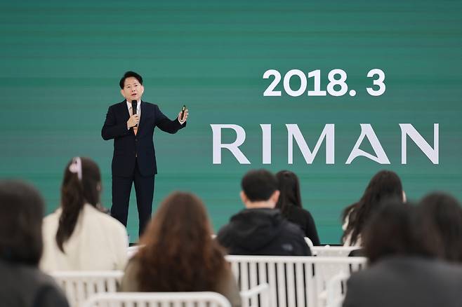 1일 제주 리만팜에서 강영재 리만코리아 대표가 회사에 대해 설명하고 있다.(사진제공=리만코리아)