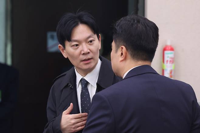 쌍방울 대북송금 사건을 담당했던 박상용 검사가 오늘(3일) 서울 여의도 국회에서 열린 윤석열정권정치검찰조작기소의혹사건진상규명국정조사특별위원회 전체회의에 출석하고 있다. (출처 : 뉴스1)