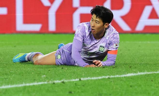 지난달 31일(현지시간) 오스트리아 빈 에른스트 하펠 스타디움에서 열린 한국 축구 국가대표팀과 오스트리아의 평가전에서 손흥민이 본인의 슈팅이 득점에 실패하자 아쉬워하고 있다. 사진=연합뉴스