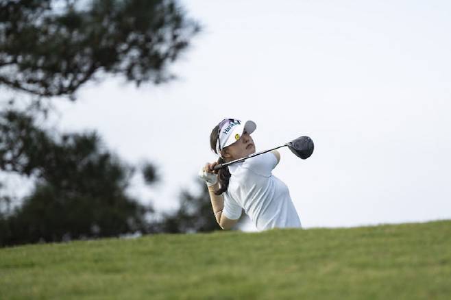 오수민이 3일(한국시간) 미국 에반스의 챔피언스 리트리트 골프클럽에서 열린 오거스타 내셔널 여자 아마추어 둘째 날 2라운드 12번홀에서 티샷을 하고 있다. (사진=ANWA)