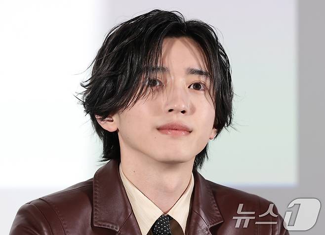 일본 배우 미치에다 슌스케(道枝駿佑)가 3일 서울 용산구 CGV용산아이파크몰에서 열린 영화 ‘네가 마지막으로 남긴 노래’ 기자 간담회에서 취재진 질문을 듣고 있다. 2026.4.3 ⓒ 뉴스1 권현진 기자