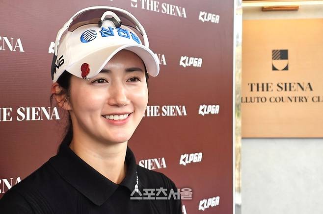 이세희가 3일 더시에나벨루토CC에서 열린 KLPGA투어 국내 개막전 더 시에나 오픈 2라운드를 선두권으로 마친 뒤 환하게 웃으며 인터뷰하고 있다. 사진 | 여주=장강훈 기자 zzang@sportsseoul.com