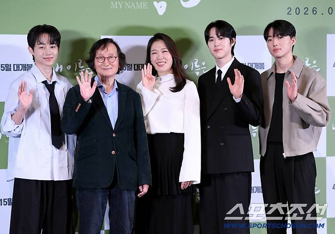 영화 '내 이름은' 언론시사회 및 기자간담회가 2일 오후 서울 CGV용산에서 열렸다. 박지빈, 정지영 감독, 염혜란, 신우빈, 최준우가 함께 포즈 취하고 있다. 정재근 기자 cjg@sportschosun.com/2026.4.2/