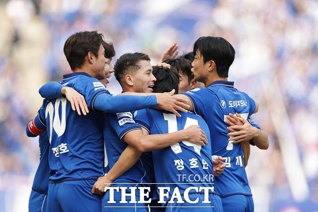 시즌 개막 6연승을 노리고 있는 수원 삼성 선수들./K리그