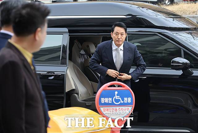 공판 출석위해 법원에 도착한 오세훈 서울시장. /사진공동취재단
