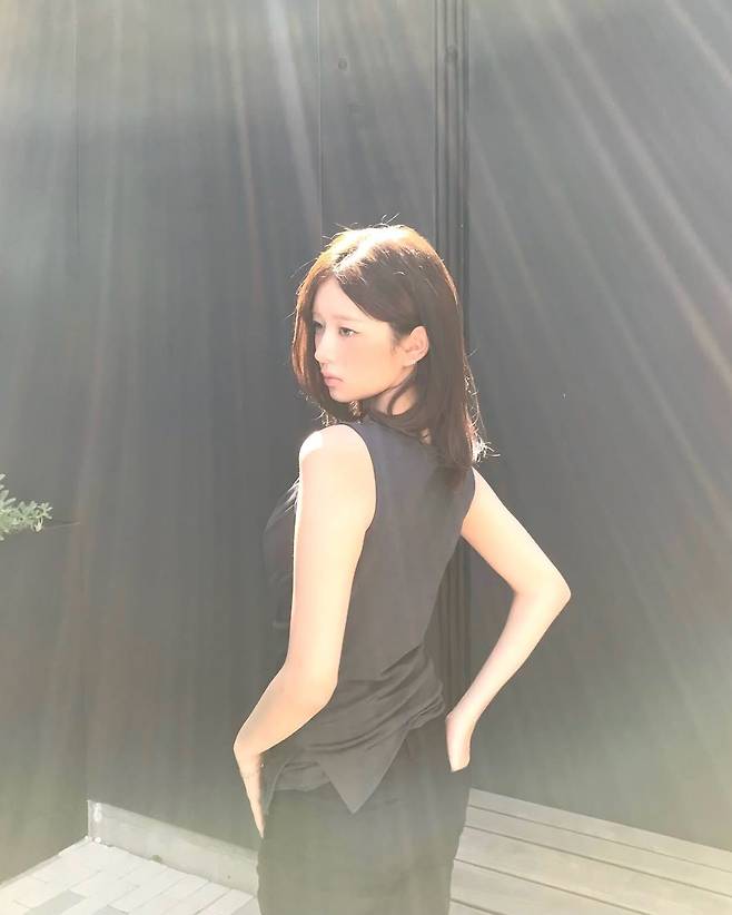 레이의 디테일로 완성하는 부츠컷 패션. 인스타그램 @reinyourheart