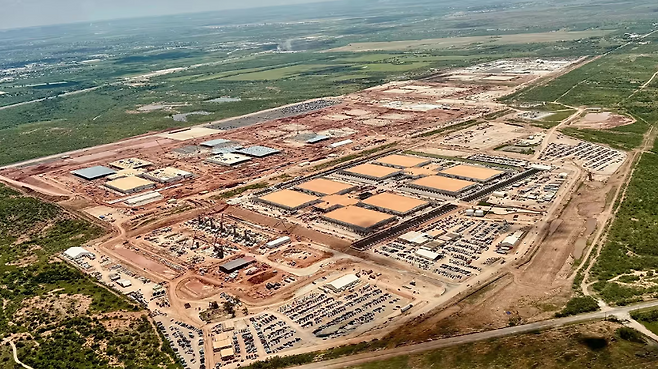 미국 텍사스주 애빌린에 건설 중인 크루소의 1.2GW 규모 AI 데이터센터 캠퍼스 항공 사진. 크루소 제공