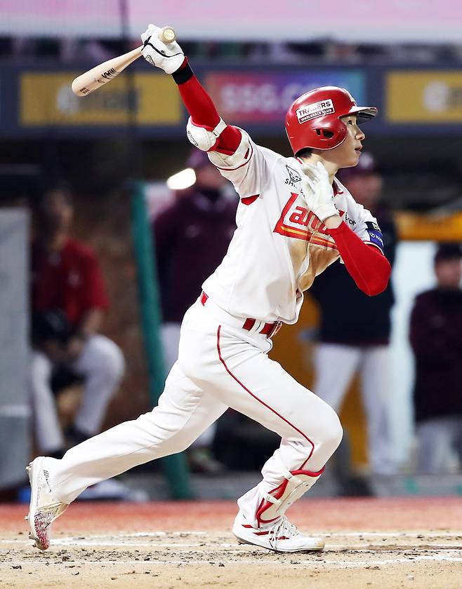 2일 인천 키움전에서 타격하는 SSG 박성한의 모습. SSG 제공