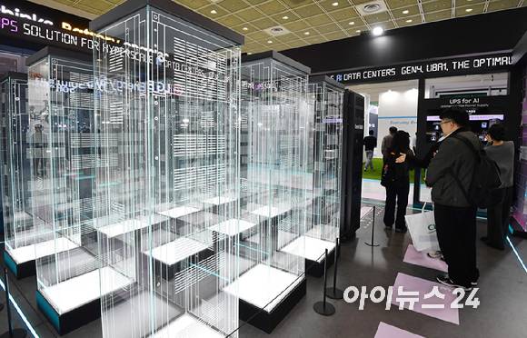 11일 서울 강남구 코엑스에서 열린 인터배터리 2026에서 참석자들이 삼성SDI 전시장을 둘러보고 있다. 2026.03.11 [사진=곽영래 기자]