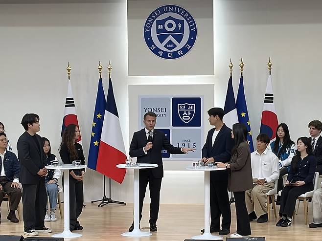 에마뉘엘 마크롱 프랑스 대통령이 3일 오후 서울 연세대학교 대우관에서 열린 강연에서 발언하고 있다./사진=김다빈