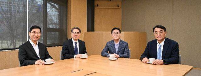 복음과도시 소속 4명의 목회자가 1일 서울 용산구 온누리교회에서 말라기와 한국교회를 주제로 좌담하고 있다. 왼쪽부터 정명호 길성운 이인호 이재훈 목사. 신석현 포토그래퍼