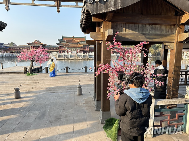 중국 저장성에서 숏폼 드라마 촬영 중인 모습(사진은 기사 내용과 무관함). [신화 연합뉴스]