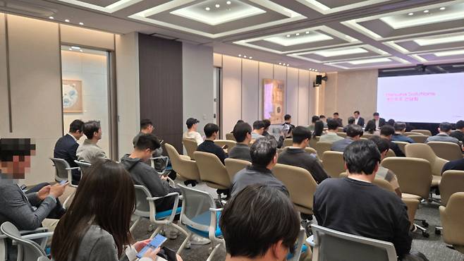 한화솔루션이 3일 서울 여의도 한국투자증권에서 개인주주 간담회를 열었다/사진=박한나 기자