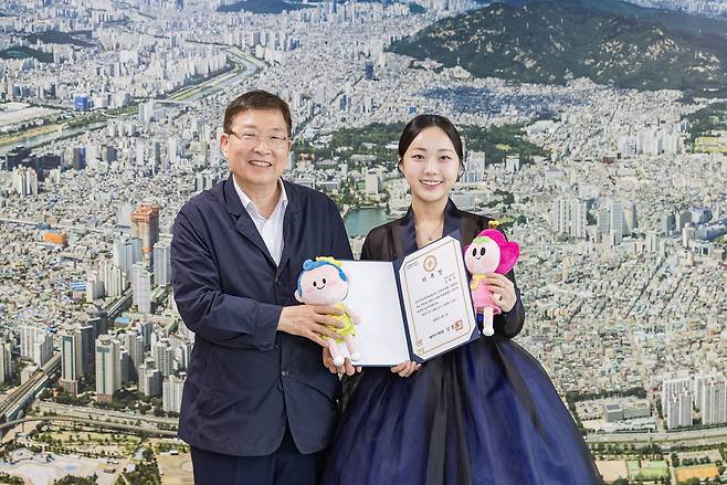 가야금 연주자이자 ‘야금야금’이라는 유튜버로 활동하고 있는 오현지 씨를 광진구 홍보대사로 위촉했다.
